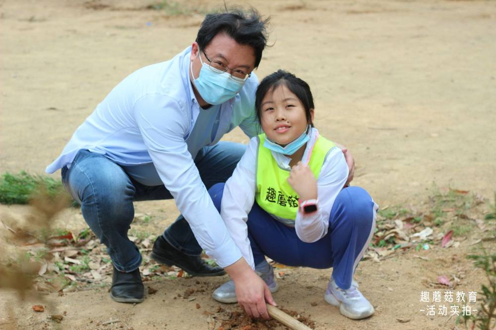 2021年3月21日趣蘑菇大鹏亲子郊游活动:亲子植树、挖马蹄、彩虹滑梯、欢乐打地鼠、水上溜索、水上皮划艇