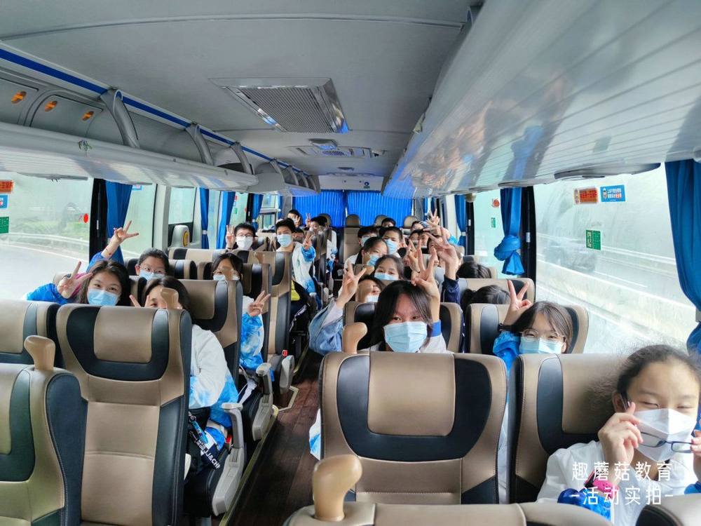 2022年5月2日深圳中学初二团建活动,击鼓颠球+指压板跳绳+密室逃脱+卡丁车