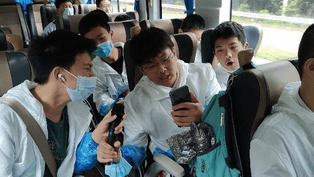 2022年5月2日深圳中学初二团建活动,击鼓颠球+指压板跳绳+密室逃脱+卡丁车